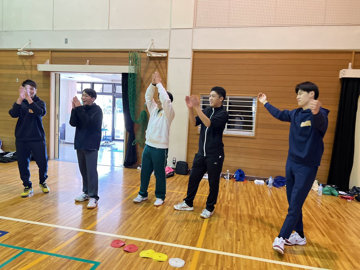 no_bound_7's tweet photo. 大盛り上がりで研修終了！
"仲間"になって��く姿に私達もパワーをいただきました！

今日の経験が、新入社員のみなさんのこれからに繋がることを願っています！

@tdreamfutsal https://t.co/BRvXpCTDyQ