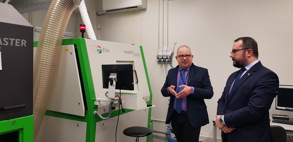 PLinLithuania's tweet photo. Wiceminister SZ @paweljabIonski odwiedził Litewski Instytut Badawczy Centrum Nauk Fizycznych i Technologii oraz spółkę #EKSPA - jedną z wiodących producentów laserów i optoelektroniki na świecie.
Podczas spotkania wyrażono zadowolenie z rozwoju polsko-litewskiej 🇵🇱🇱🇹 współpracy. https://t.co/mPUkp2xktw
