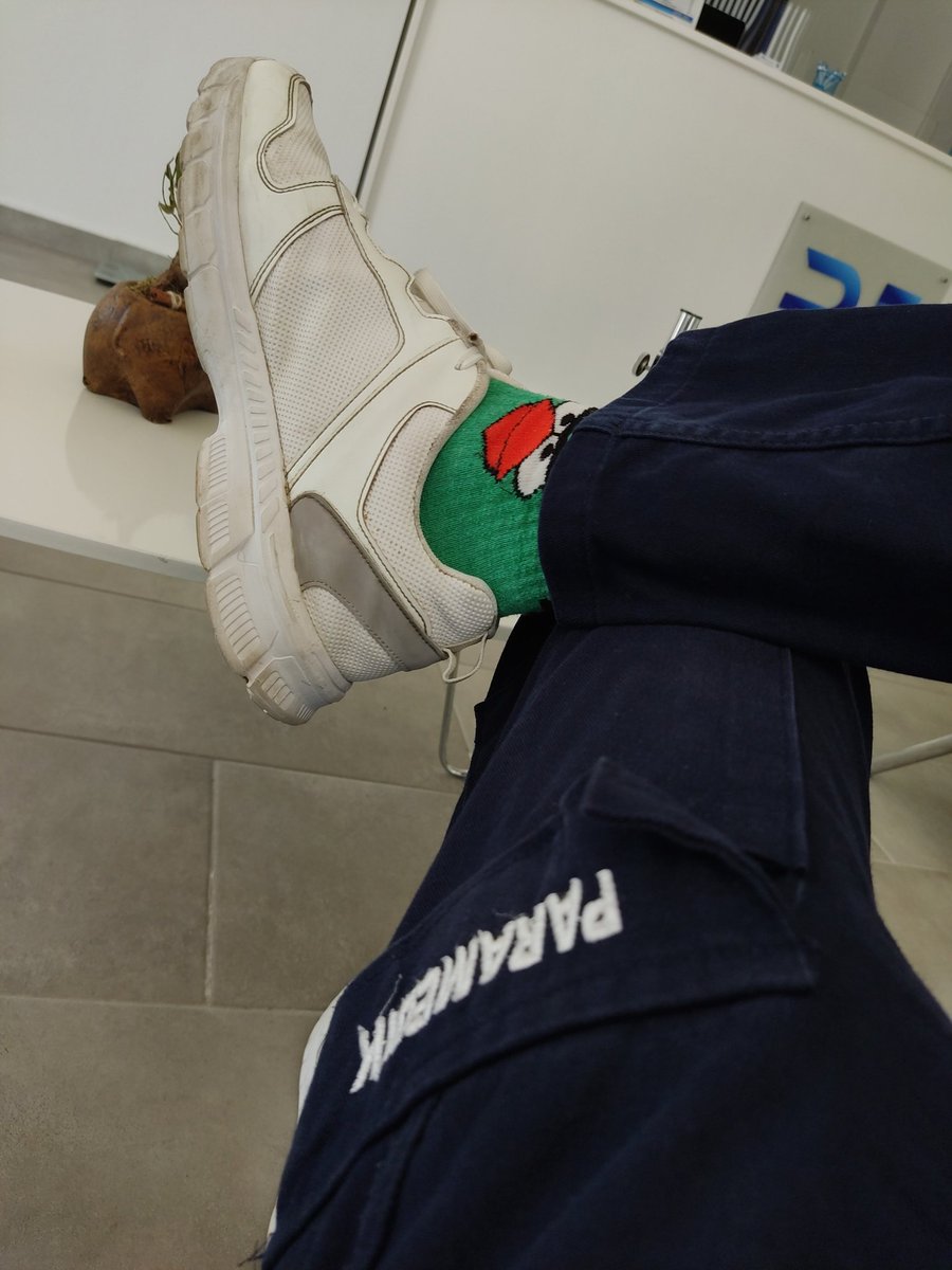 Şu kombine çorap hiç yakışıyor mu aaa