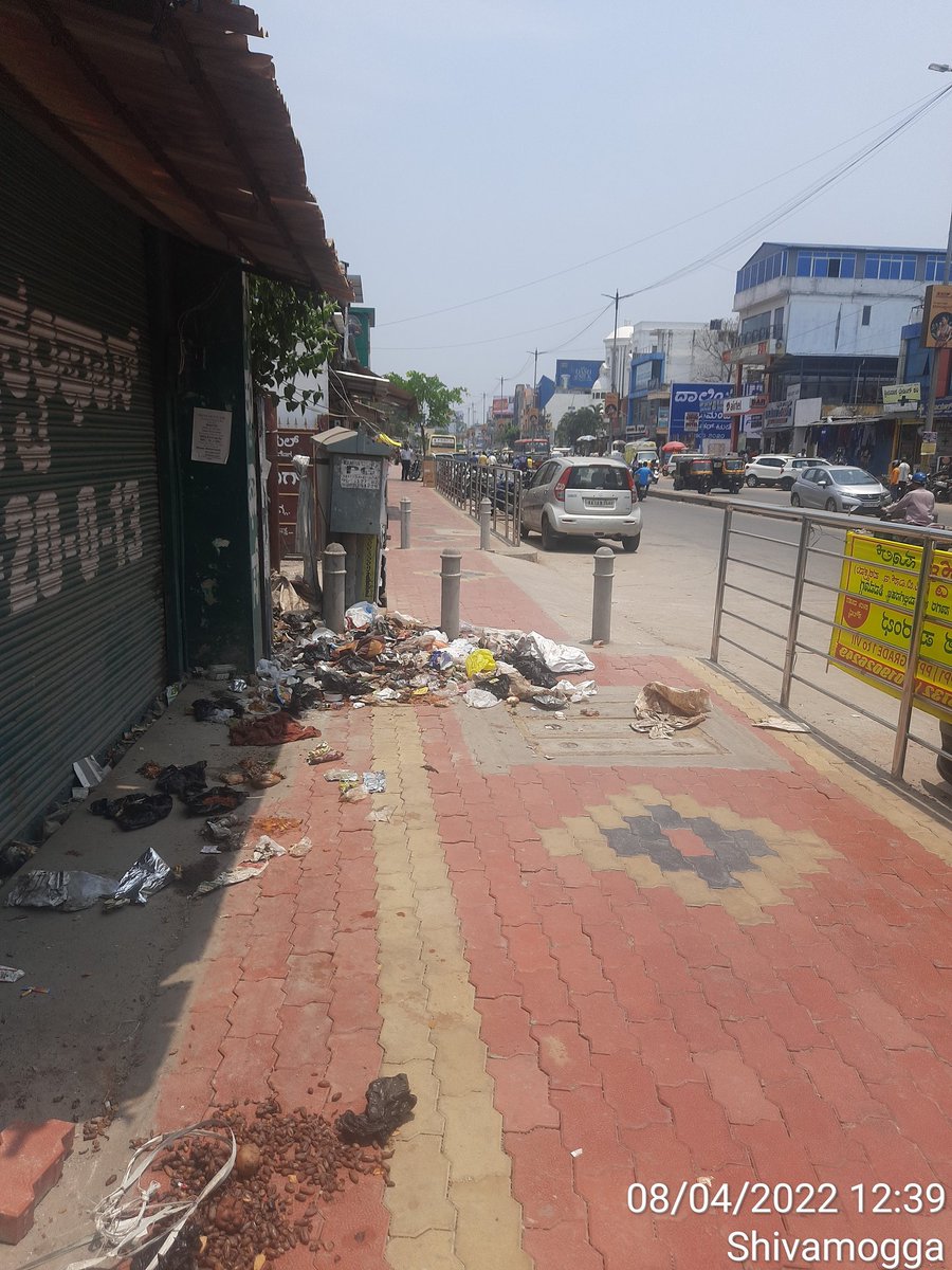 sukesh23kumar's tweet photo. We the so called responsible citizens of #India have to change our mindset let's keep our city clean. Saw this dump of garbage in main BH road footpath of #Shivamogga city. @ZP_Shivamogga @swachhbharat @ikseshwarappa #cleankarnata @SwachSurvekshan @MoHUA_India https://t.co/AFCmoNr1BI