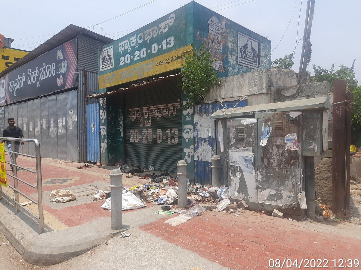 sukesh23kumar's tweet photo. We the so called responsible citizens of #India have to change our mindset let's keep our city clean. Saw this dump of garbage in main BH road footpath of #Shivamogga city. @ZP_Shivamogga @swachhbharat @ikseshwarappa #cleankarnata @SwachSurvekshan @MoHUA_India https://t.co/AFCmoNr1BI