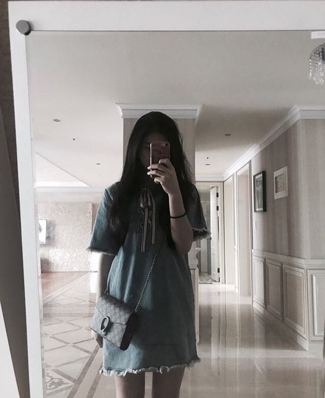 Chaeerry's tweet photo. #RetroThrowback at the moment when youth Cherry is still learning to accomplish the best mirror selca like nowadays! ✨ from here i prove that the "practice makes perfect" phrase is true. https://t.co/UQUZb36GAJ