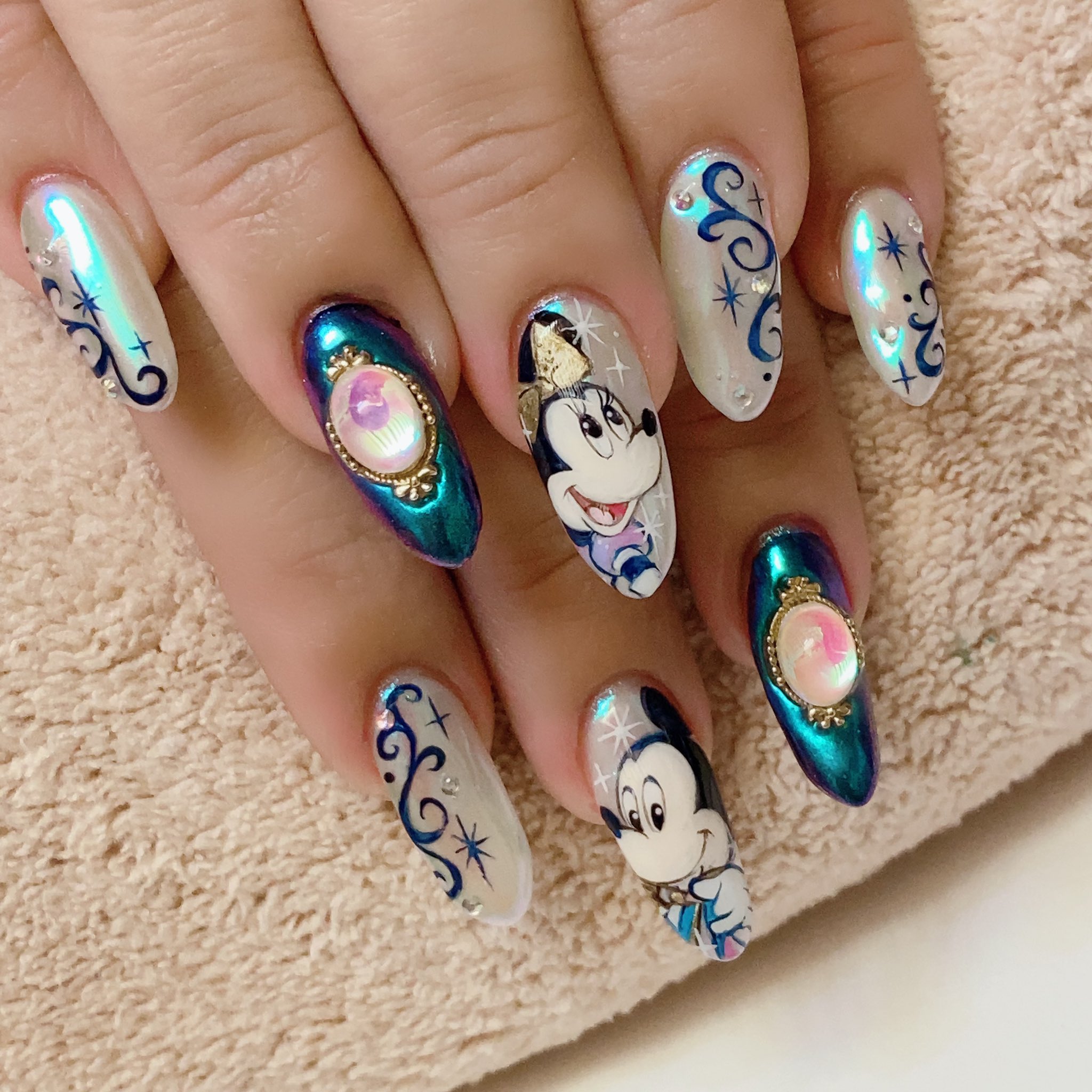 Koririo Nail スタッフのネイルご紹介 ウォルトディズニーワールド50周年記念イメージネイル 痛ネイル モチーフネイル ディズニーネイル T Co Addw39uuy0 Twitter