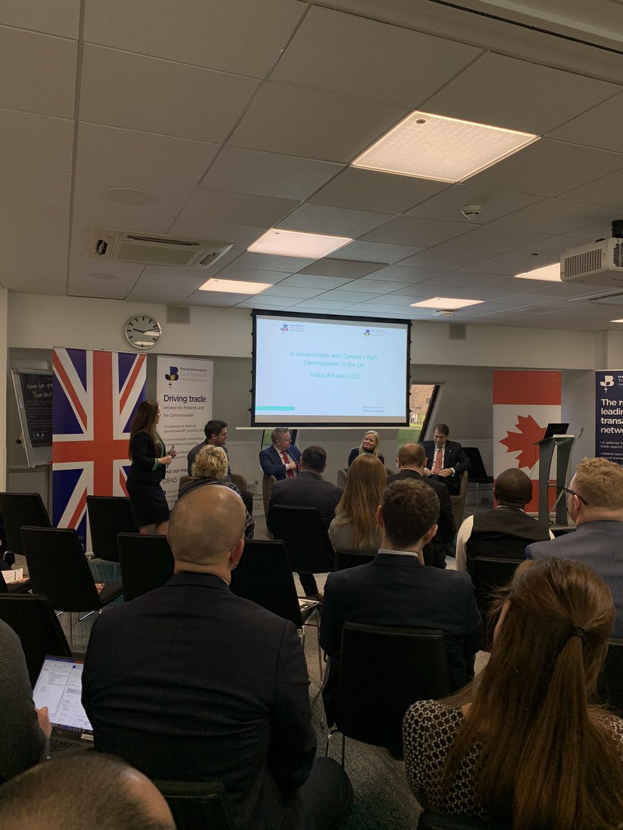 Panel discussion begins, Warren Wakefield <a href="/flexeserve/">Flexeserve</a> , <a href="/ThePaulFaulkner/">Paul Faulkner</a>, Liz Lewis-Jones <a href="/LiquidPR/">Liquid</a> and @GColinBarker