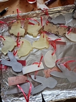 Eastgatecare's tweet photo. We are getting ready for Easter and starting with making clay decorations for our home.
Just loving the bunny and chick shapes, very Easter!
🐥🐰
#EasteratHome #CareHome #NottinghamCare
https://t.co/ipRVau1blD https://t.co/bG5tHOlrWi