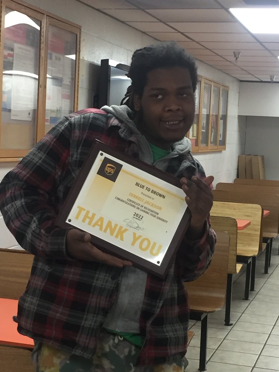 LauraBowie14's tweet photo. Congratulations to Terrell Jackson, John Mosha, Wendy Tynes on gaining seniority
#okcnight
#upshealthandsafety
#okcfocus
#okcUPS30grad https://t.co/1tV3W65AEf