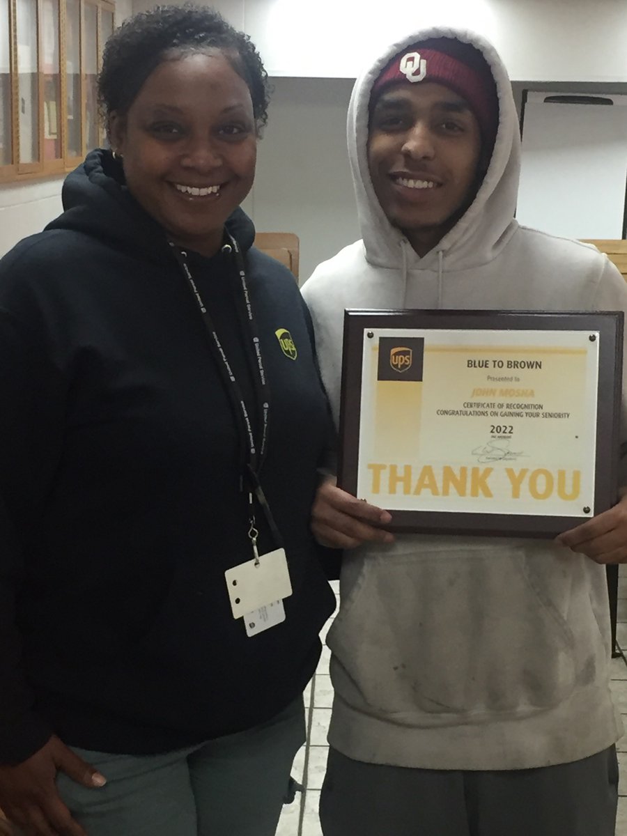 LauraBowie14's tweet photo. Congratulations to Terrell Jackson, John Mosha, Wendy Tynes on gaining seniority
#okcnight
#upshealthandsafety
#okcfocus
#okcUPS30grad https://t.co/1tV3W65AEf