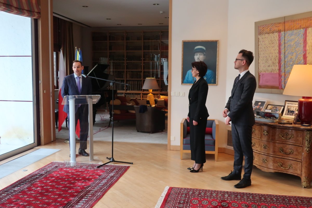 Amb_Francji's tweet photo. Miałem zaszczyt wręczyć wczoraj wieczorem Order 🇫🇷 za Zasługi dla Rolnictwa Pani Agnieszce Maliszewskiej z @PolskaIzbaMleka i Panu @JOlipra z #CreditAgricolePolska. https://t.co/PGp7b5dHfp