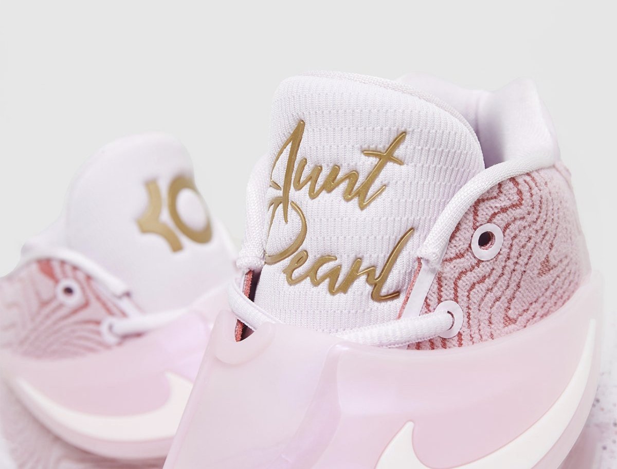 SNKR_TWITR tweet media