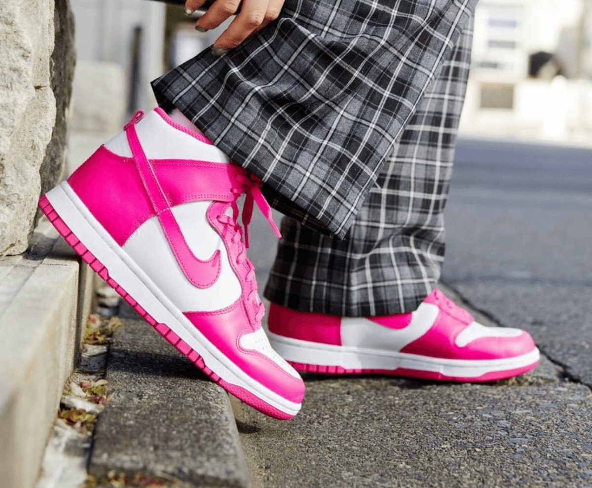 SNKR_TWITR tweet media