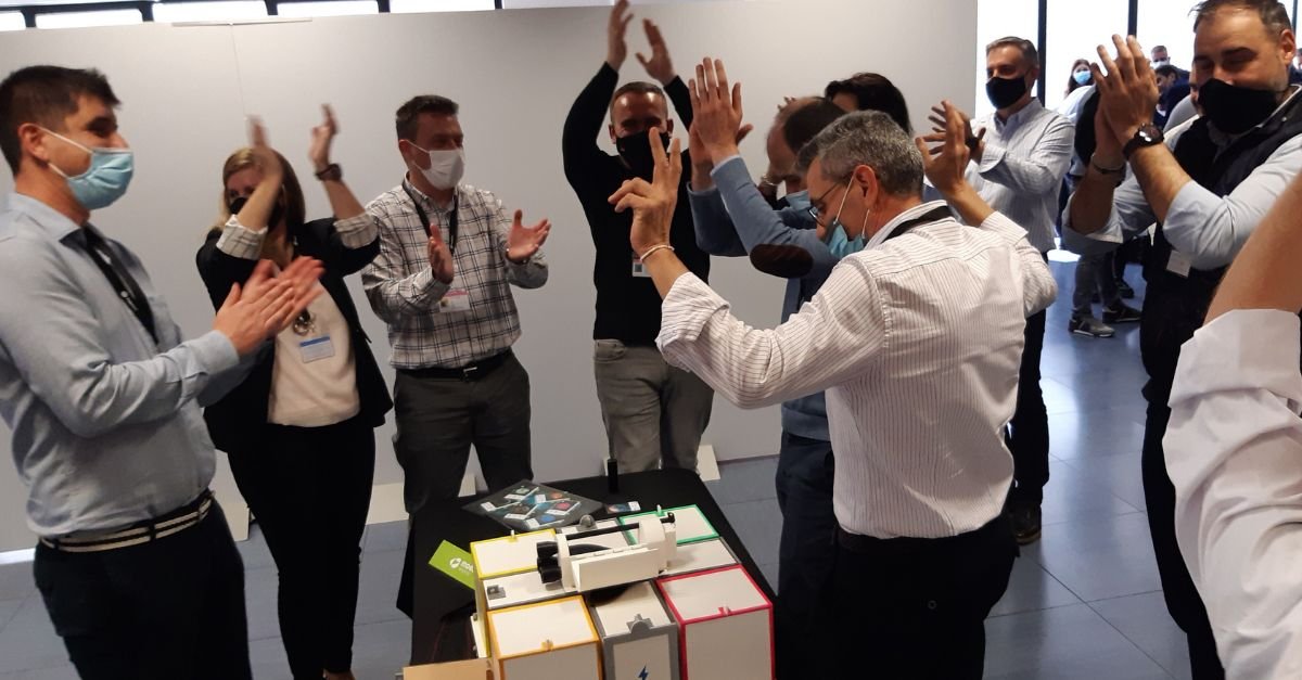 Moebius_Consult's tweet photo. ¡LA PRESENCIALIDAD HA VUELTO!
Ayer vivimos en @RexelSpain una jornada de #management + Scape Room junto a nuestro partner #Cripthos.
Una dinámica lúdica para activar el #liderazgo, la #comunicación, la #cohesión del equipo y la #colaboración.
¡Nos lo hemos pasado genial! https://t.co/RfRvUtVGbY