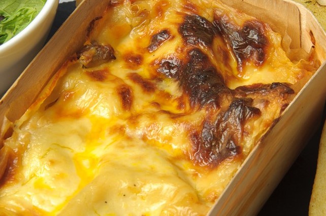 Vegetarian Lasagne, is always a favourite for Saturday night. #homemade #buylocal #readymeals #buybritish #yegetarian #janeskitchenfood