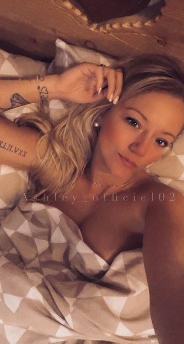 Coucou les loulous des gros bisous superbe journ&eacute;e &agrave; tous 😘 https://t.co/ov4GNmN59Z