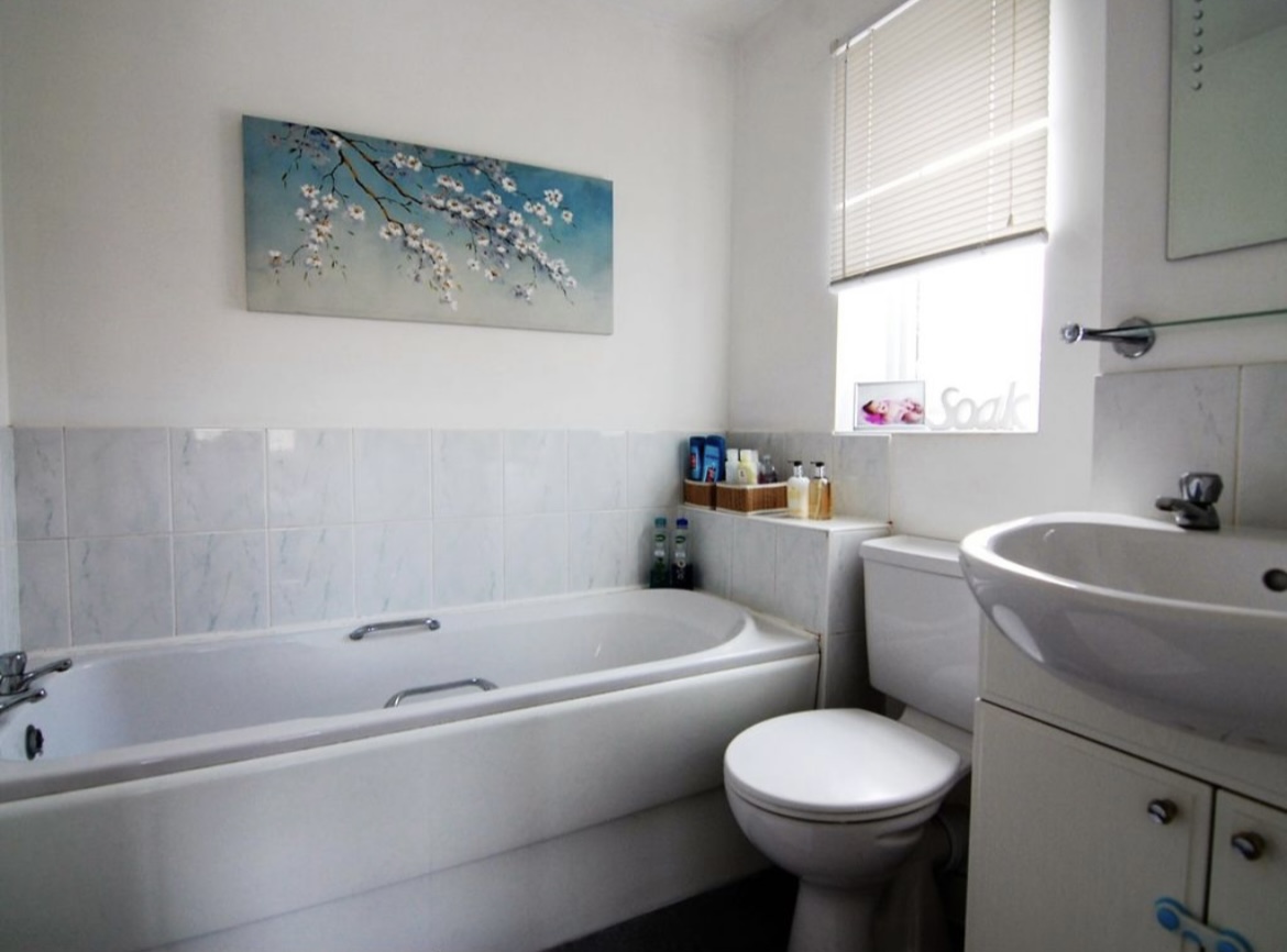 Launch2Property's tweet image. Properties can be #liabilities as well as #assets. You need to know how to look for #properties that have potential and how to avoid properties that can become money pits.