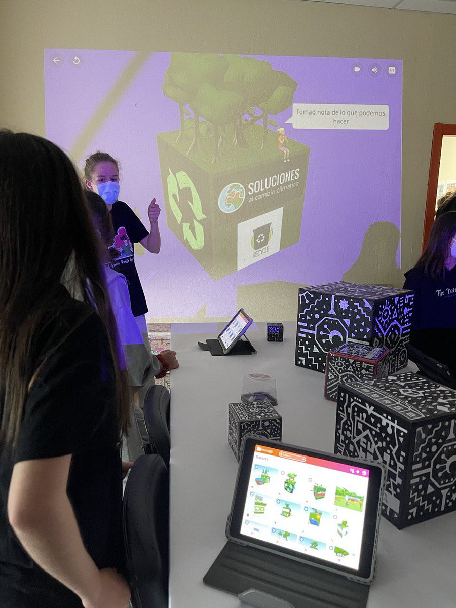 PontedosBrozos's tweet photo. Metaversos, realidade aumentada, virtual, pensamento computacional, programación. O alumnado de 4 EP descubre os proxectos que se realizan no #clubdeciencia
#virtualteality #mergecube #cospaces @cospaces_edu #CosSpaces_Edu #edtech #creatividad #clubcodigo #programacion #coblocks https://t.co/rKfaFtPIjr