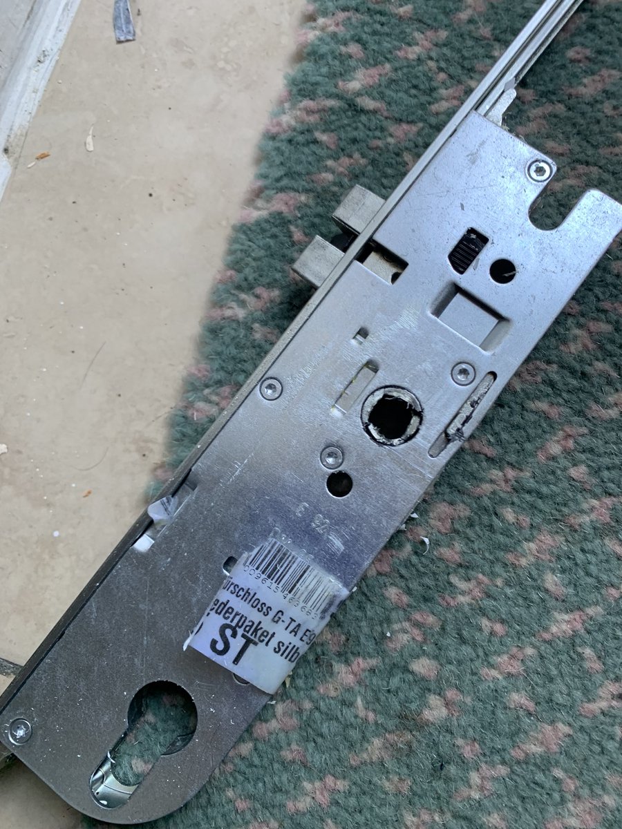 Barnsleylocks11's tweet photo. Changed a broken gearbox in Stairfoot Barnsley today when customer could no get in. Locksmiths in Barnsley 24/7 #locksmith #Barnsley #security https://t.co/zunVSKKLeO