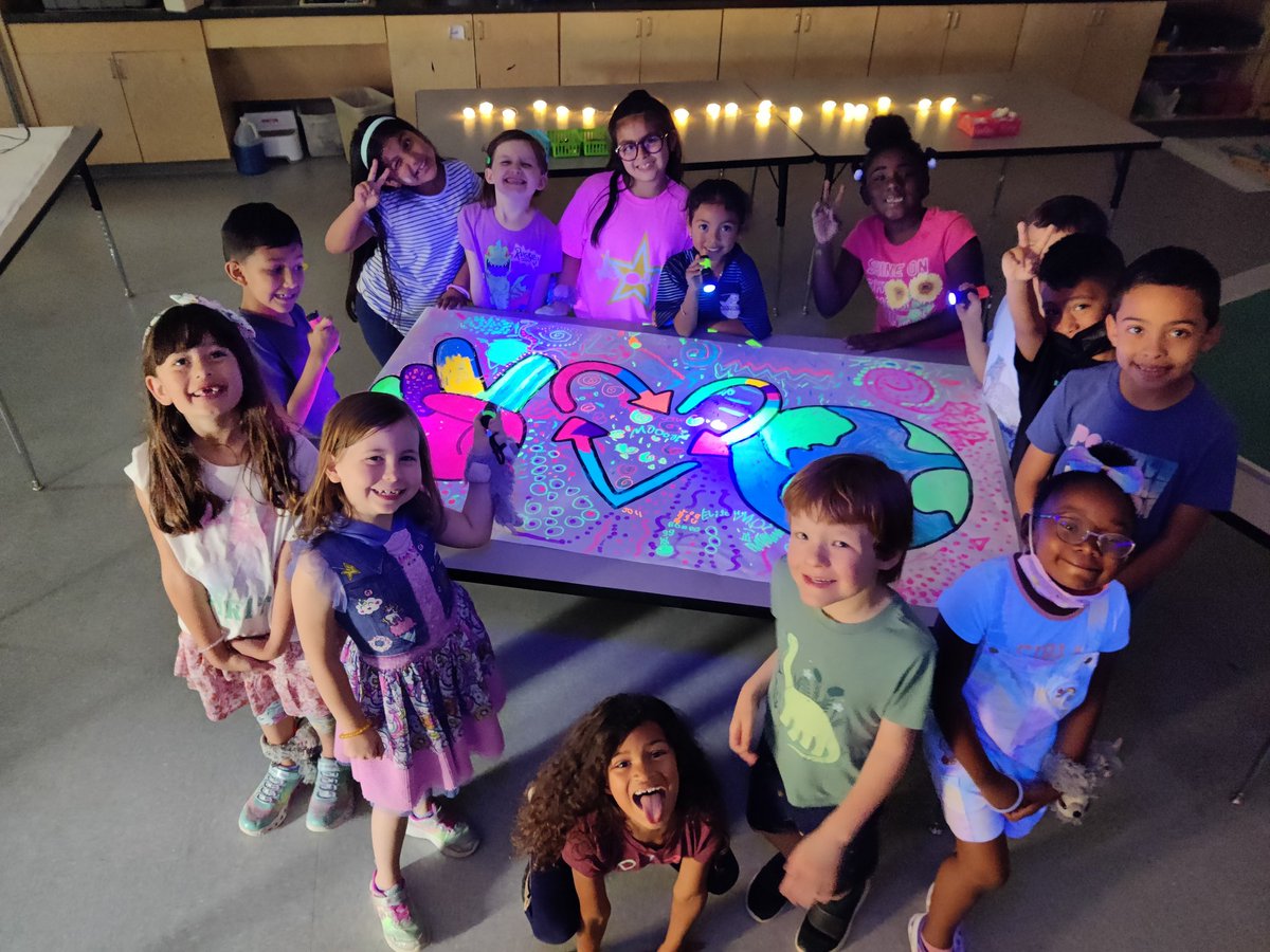 Jones_3D_ART's tweet photo. Loved celebrating Earth day today @JonesAcademy1 by participating in Flashlight Friday! I had the kids swap out their flashlights for some blacklight flashlights and we explored different neon art supplies. https://t.co/EGj4OBz10Y