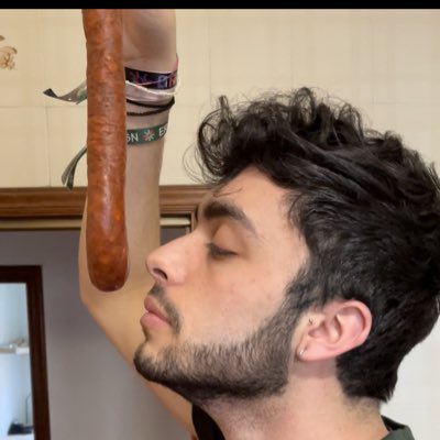 aaroncon2as's tweet photo. #NuevaFotoDePerfil https://t.co/ivl4rkuNFI