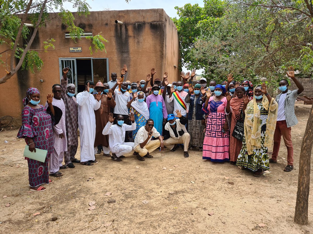 Selingué: des chefs de village, élus, leaders religieux, associations de femmes et jeunes s'engagent dans la lutte contre la covid-19  à l'issue de l'engagement communautaire soutenu par l'#OMS et ses partenaires #Canada #CDC
