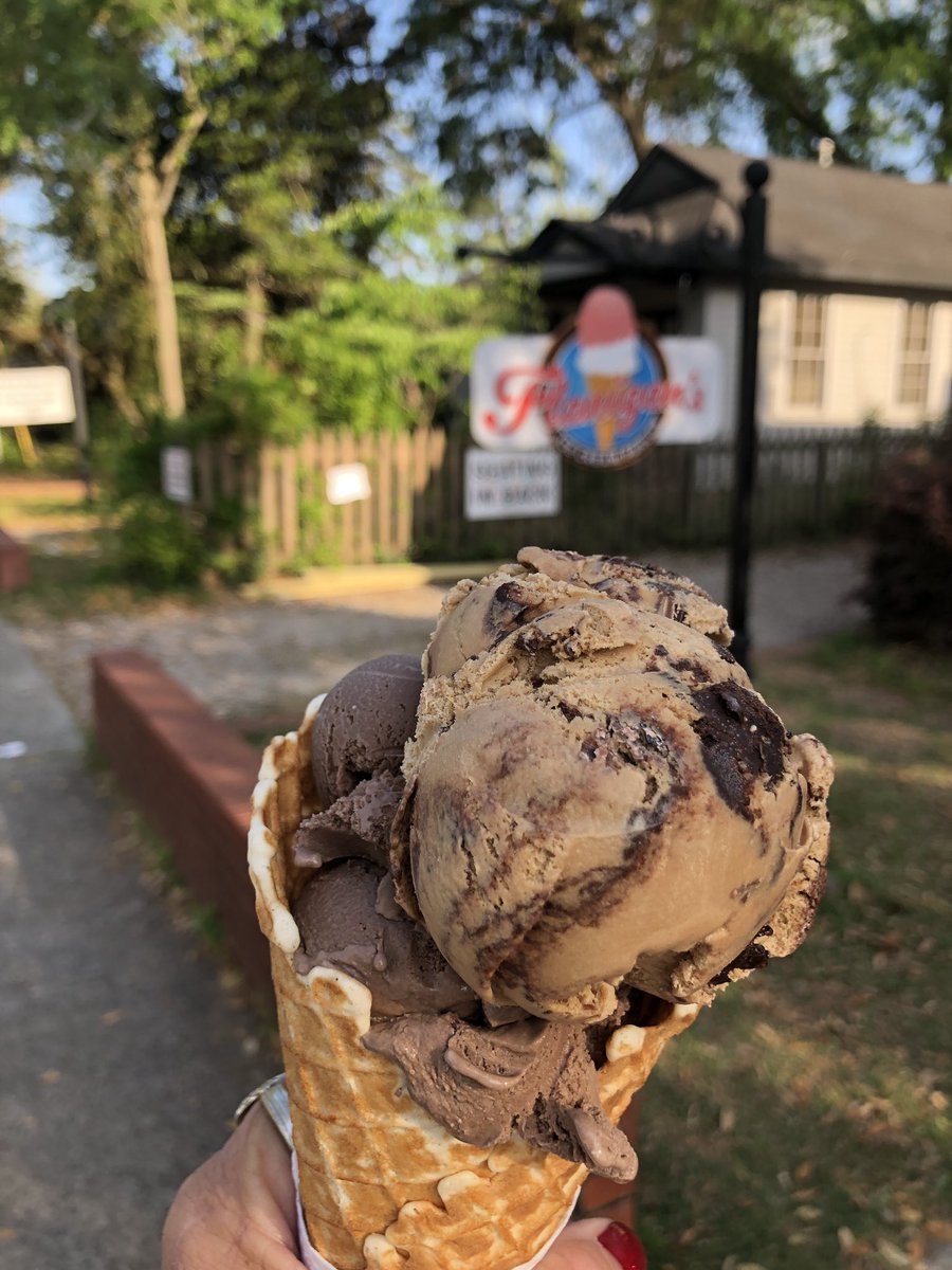 co_pony's tweet photo. Just a little ice cream after seven hours of suicide assessment training on a Friday. #Flannigans. https://t.co/mrYMbjZqDB