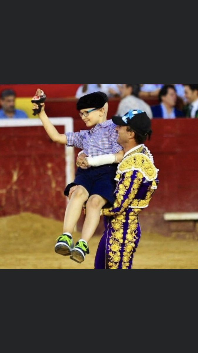 eduhinojosa's tweet photo. Hagamos el sueño realidad y que se instaure anualmente en la plaza toros de Valencia,Ayúdame a conseguírlo inundamos nuestras redes sociales con el hastag #SiAlFestivalMemoriaDeAdrian todo el dinero recaudado a la lucha contra el cáncer infantil ellos nos necesitan 💪💪 https://t.co/s2nedOxLfk