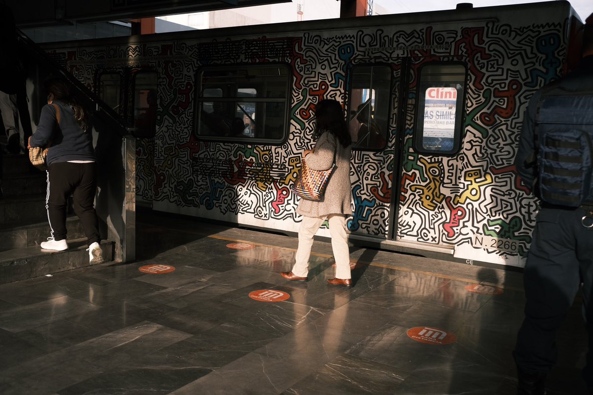 ivanzaragoza1's tweet photo. Metro Distrito Federal #streetphotography #keithharing #subway https://t.co/JFZLO1Lj2b