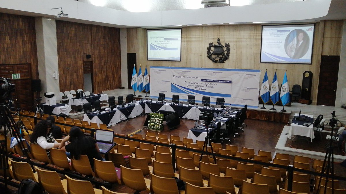 Amparo que presentaron abogados para que Consuelo Porras sea incluida en la nómina de Fiscal General.
Será resuelto en las próximas horas por la comisión de Postulación que tramita el amparo
#desconsuelo