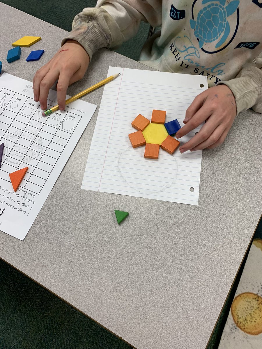 johnsonamiss's tweet photo. Happy 🌍 day! We made flowers out of tangrams, graphed what shapes were used—then calculated the price of one flower, a half-dozen and a dozen. https://t.co/RoK2fa7q6N