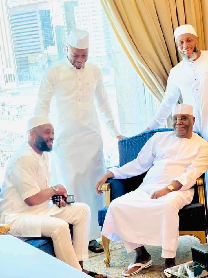 Rayyan_Tukur's tweet photo. Now all our hopes for a better life begins with @atiku #LetsTalkMorejob to implement that same law We helped build with President Obansano during his time as chairman economic forum. βIβm incredibly happy, actually, to be on the other side.β
#AtikuDeclaration #AtikuKawai https://t.co/0gcuGUW1iY