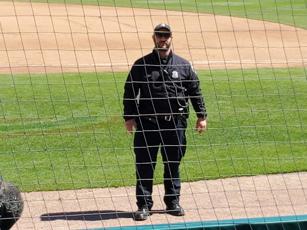 Policia_Detroit's tweet photo. Nuestros oficiales estában en Comerica Park durante toda la temporada para asegurarse de que los fanáticos disfruten el juego y la búsqueda de la historia de Miggy de manera segura. ¡Vamos @TigresdeDetroit! #UnDetroit https://t.co/06ke2Mys7H