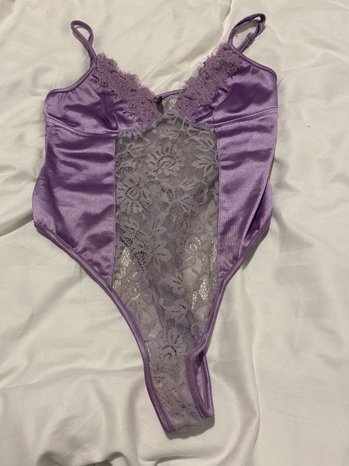 I managed to steal my stepsister&rsquo;s used lingerie from the washing🤫 Anyone want to buy before she sees<a href="/tag/lace"class="tags"><span>#lace</span></a><a href="/tag/bodysuit"class="tags"><span>#bodysuit</span></a><a href="/tag/panties"class="tags"><span>#panties</span></a><a href="/tag/stolen"class="tags"><span>#stolen</span></a><a href="/tag/silk"class="tags"><span>#silk</span></a><a href="/tag/stripper"class="tags"><span>#stripper</span></a>