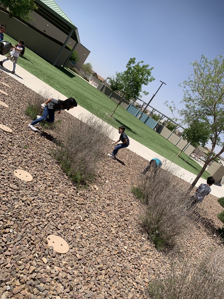 Happy Earth Day! 🌍 Scholars not only saved the Earth today but they also helped maintain our campus clean! #EarthDay22 #TeamSISD #Kindergarten #CTESticksTogether