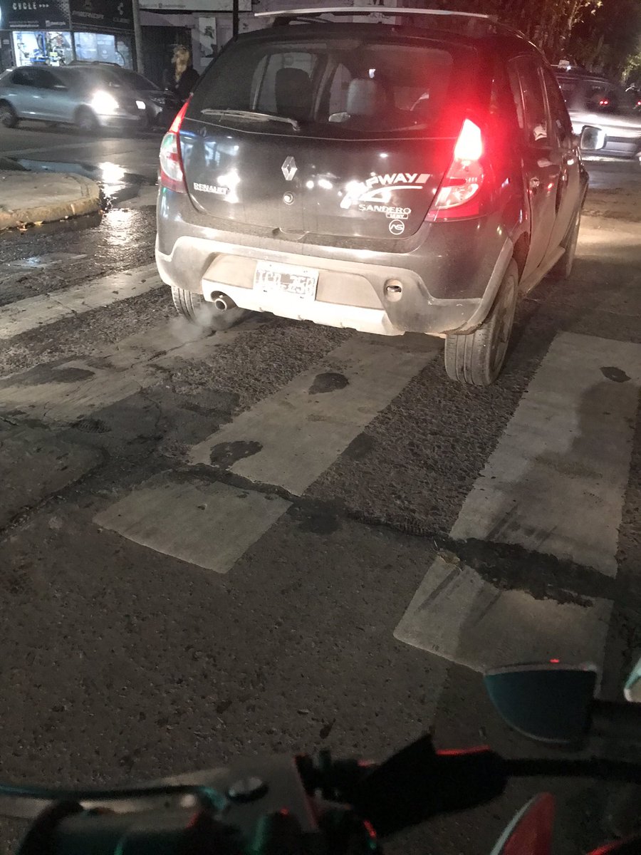 Elias_Tuqqu's tweet photo. si tenes rulos y anteojos e ibas con una bici negra media de carreras y un Sandero stepway negro te piso toda la bici en la esquina de España y D’Elia en San Miguel, la patente del auto es ICD 258. Si pueden compartir para que le llegue al de la bici golazo me dio una lastima 🤦🏻 https://t.co/fgAFG6gVcI