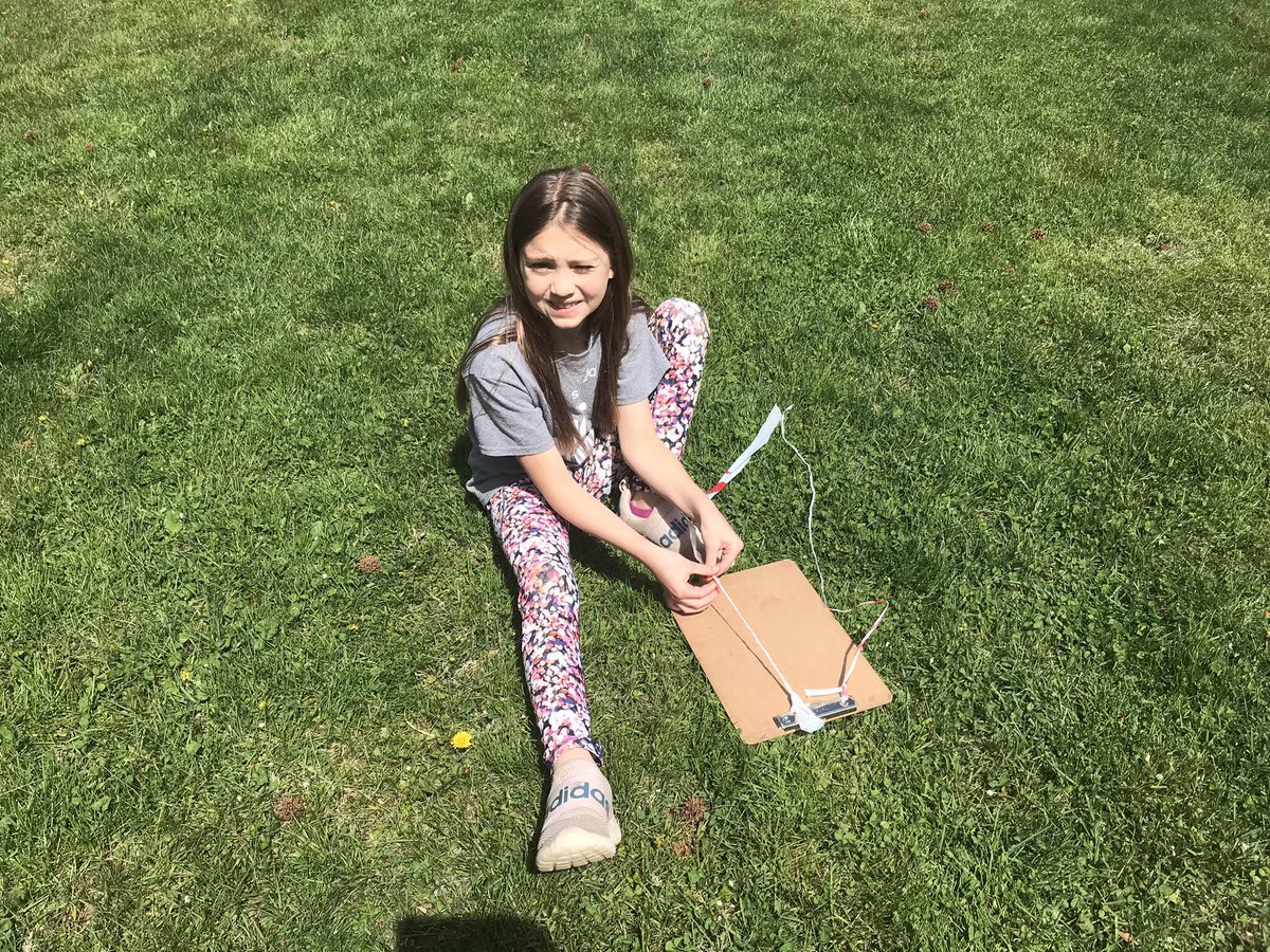 MrsMizesClass's tweet photo. We had fun up cycling plastic bags this afternoon with our 3rd grade buddies! Inspired by the book “One Plastic Bag” by @Miranda_Paul, we made the bags into friendship bracelets! #EarthDay2022 @mstangteacher @ms_seamansclass @FernHillES https://t.co/bpYNmfvKz0