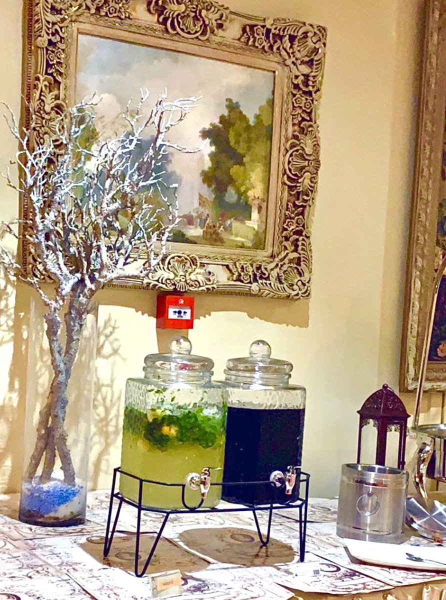 شكسبير اند كو 
📍العليا طريق الأمير محمد بن عبدالعزيز 
المكان جميل بجلسات داخليه وخارجيه بطابع فكتوري و اطلاله جميله على نارسيس 🤩✨
بوفيه الفطور 160 ريال للشخص
الاطفال  75 ريال
 اقل من 10 سنوات مجانا
كل طاوله عليها قهوة سعوديه وتمر ومويه 🤍
الخدمة ممتازه ✅