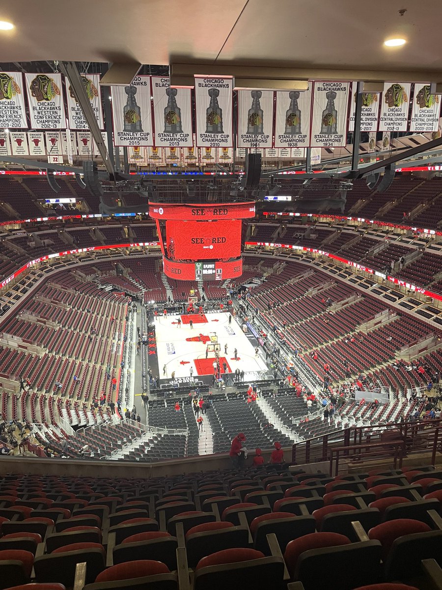 Shisnoh's tweet photo. WE HERE BABY #BULLSIN4 #SeeRed https://t.co/NX0mKnT4Ja