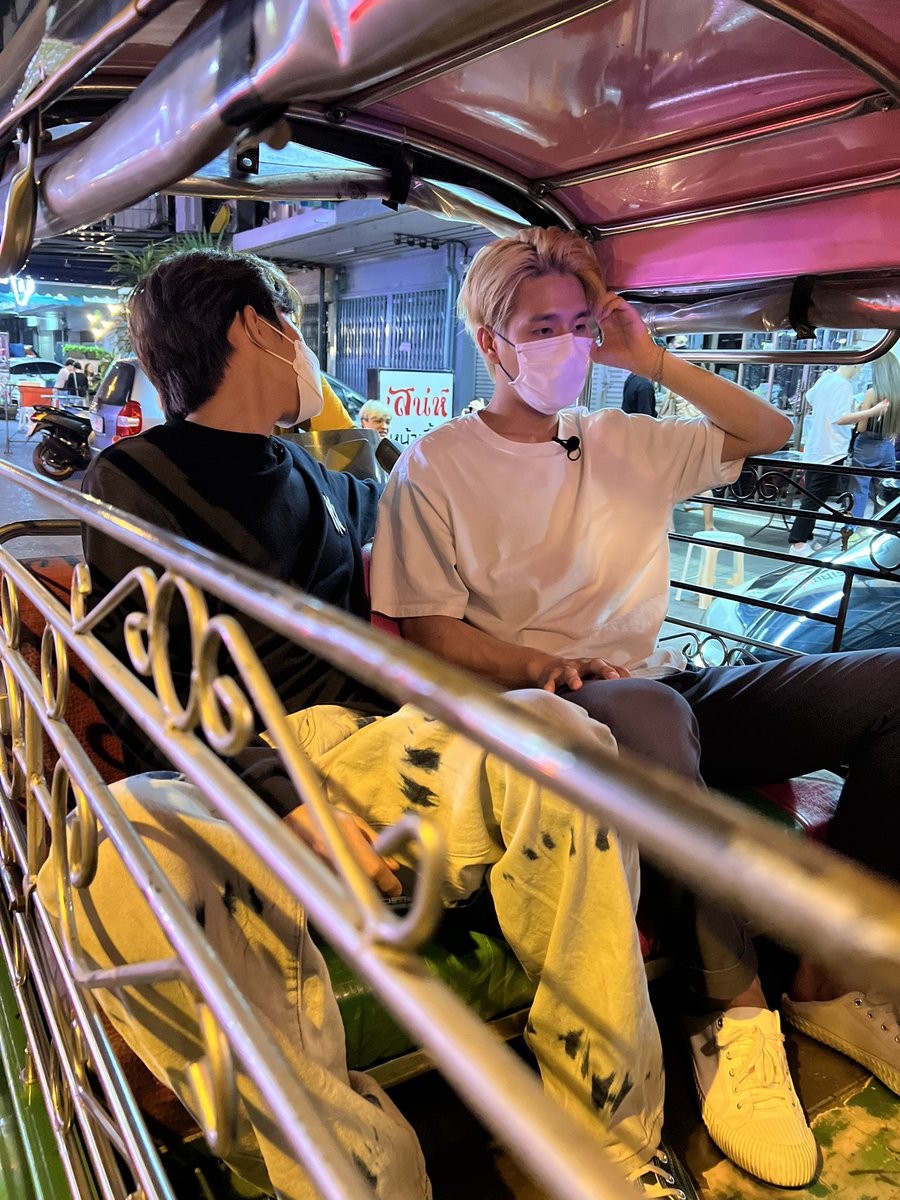 OliveFoxx's tweet photo. Eles são muito lindos juntos. Obrigada de novo pessoa que começou a shippar eles por uma foto nada a ver 🫰🏼
#พร้อมมาร์ค #PartofMeEP1 https://t.co/stKeV1vsXx
