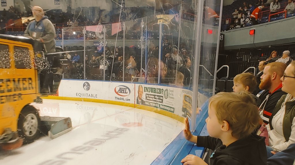LikeLinus22's tweet image. Boys first Crunch game! #CrunchSocial #LetsGoCrunch #SyracuseCrunch @SyracuseCrunch