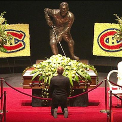 mgclvcnmemories's tweet photo. the Flower paying his respects to Mr Beliveau and now we say goodbye to him as well #theflower #theblondedemon #ripflower gone but not forgotten #Habs @montrealcanadiens https://t.co/FLJCNrGXa0