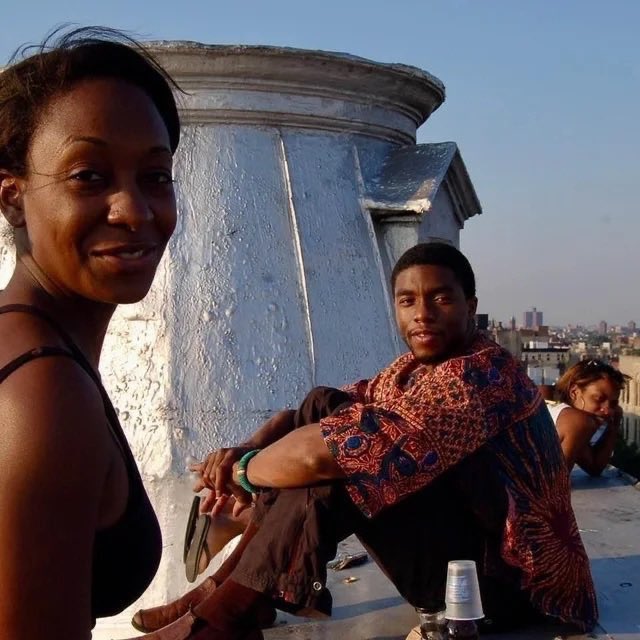 RT @sifuelos: Chadwick Boseman and former Howard University classmates in Brooklyn (2000) https://t.co/wiGPTEH1jo