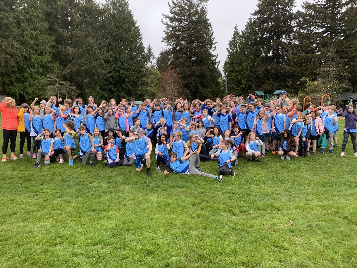 SD63Keating's tweet photo. Looking sharp in our brand new unis.
#RunnersMindset
#KeatingStrong https://t.co/1PvQA3rBcx