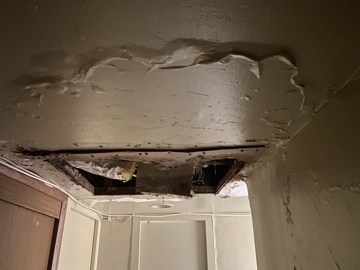AvieSmith30's tweet photo. New York City Housing Authority #NYCHA should be ashamed of themselves. My mother 62+ has repeatedly ask for things to be fixed and now we are here again. This is Beach 41st apartments @ABC7 @nytimes @ericadamsfornyc @KhaleelAnderson @JSandersNYC @CMBrooksPowers https://t.co/XgMRyIhLgF