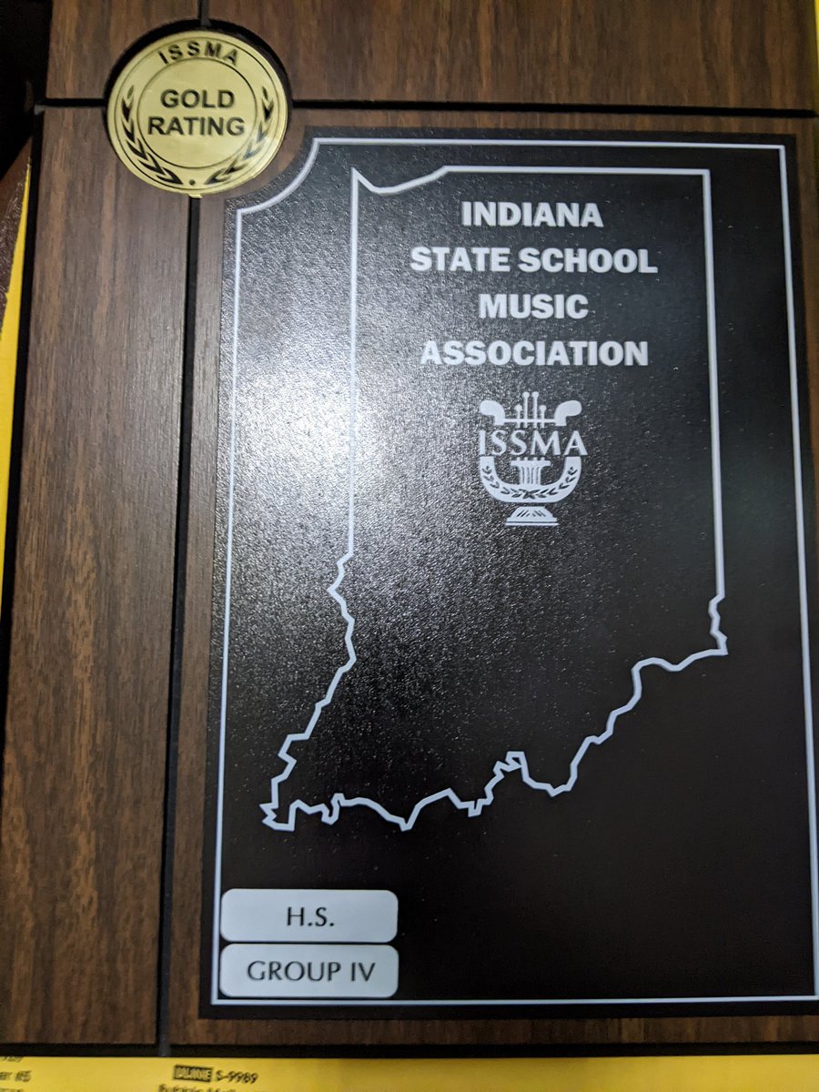 ayrielleC's tweet photo. Riley HS Underclassmen Band received GOLD rating tonight at ISSMA concert band contest from all 3 judges!!! All of your hard work paid off! So Proud!! @SBRileyhigh @SouthBendCSC https://t.co/T7lII4uLpp