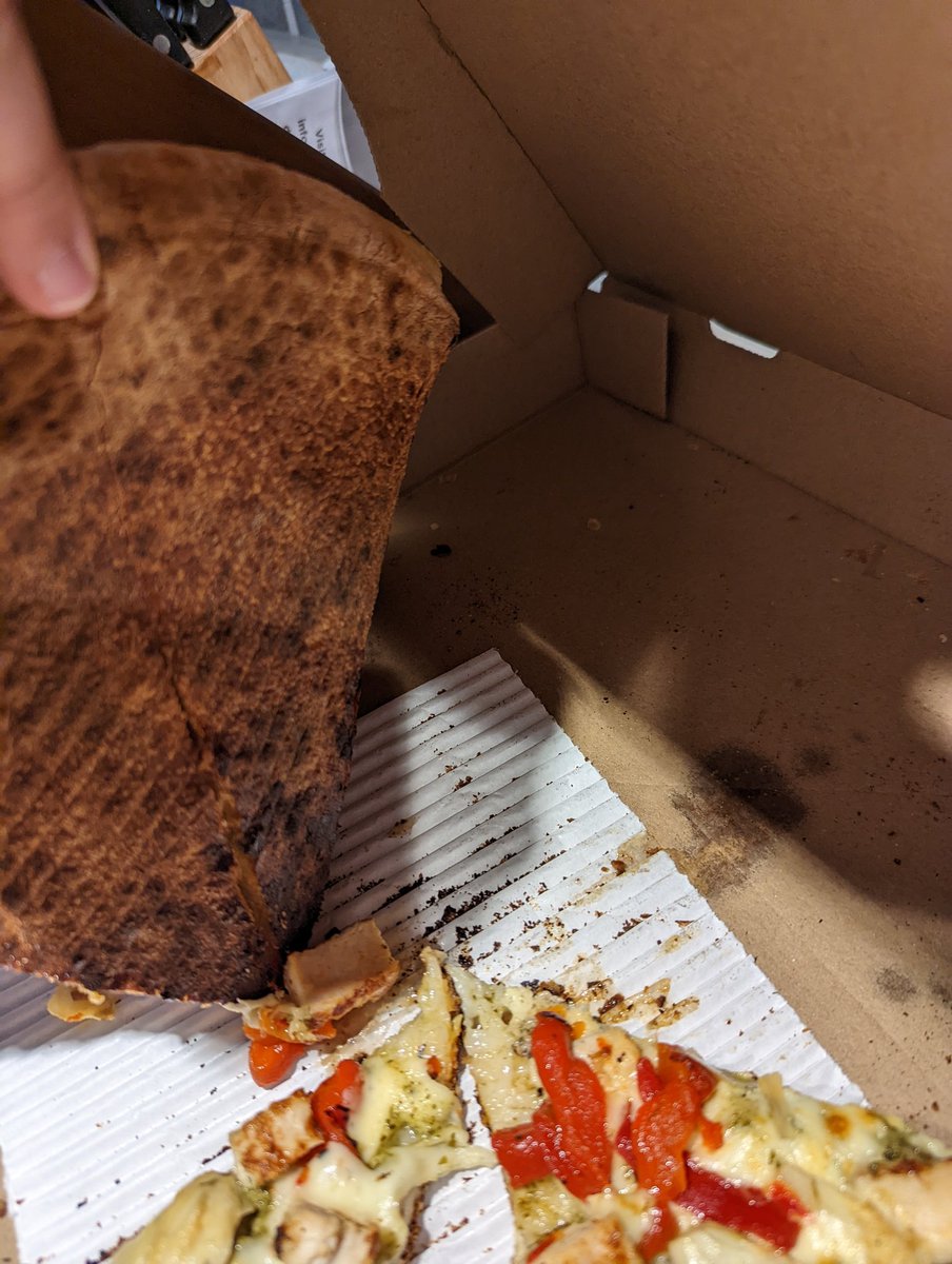 Tabboud81's tweet photo. @pizzaville Do you like to eat burnt pizza? https://t.co/O7R2gZ8amZ