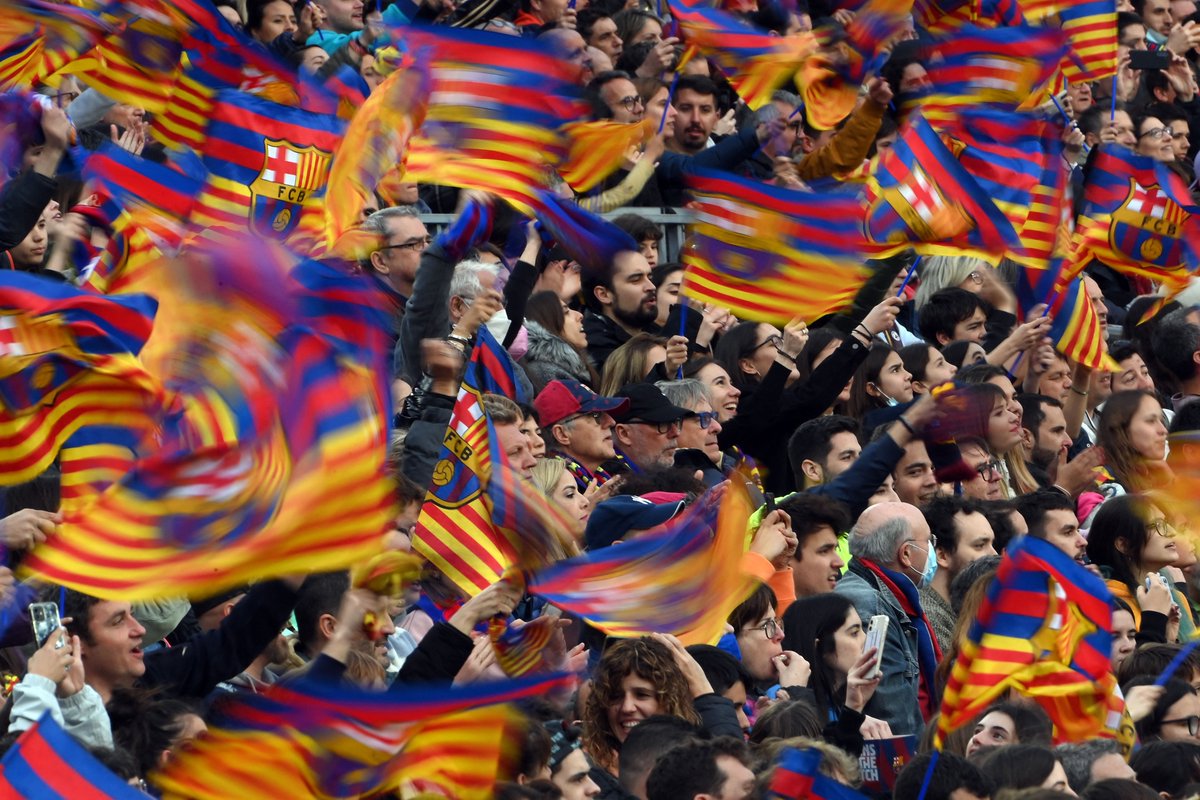 ellarguero's tweet photo. 🔴🔵 El @FCBfemeni goleó al Wolfsburgo en un Camp Nou de récord mundial de asistencia

⚽️ Charlamos con la capitana del equipo, Irene Paredes https://t.co/RsX94jzpAa