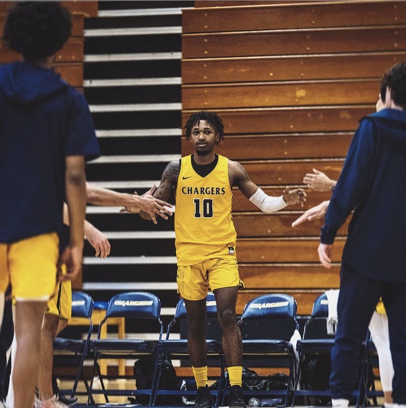 LA_Premier_Prep's tweet photo. Good luck to our guy @fmreeves2001 #LAPremier Alum at the All American @JUCOShowcase this weekend➡️ 6’5 energy giver⚡️ + explosive two way wing who will be going into his sophomore year @CypressMBB ⭐️💫 #JucoProduct #CypressChargers #LAPremier https://t.co/f83RAOughO