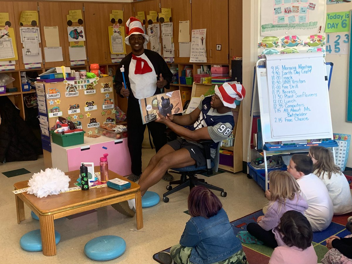 UNH_Football's tweet image. Thank you Idlehurst Elementary for having us! It’s always great giving back! #CatsInTheCommunity