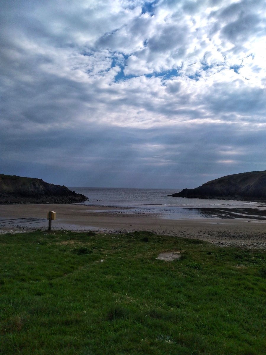 GerMc71's tweet photo. On my travels today #Waterford #greenway #Commeraghmountains #Ardmore #Fenor #kilmurrinCove #Ireland #themviews https://t.co/vNw96Y9jWL