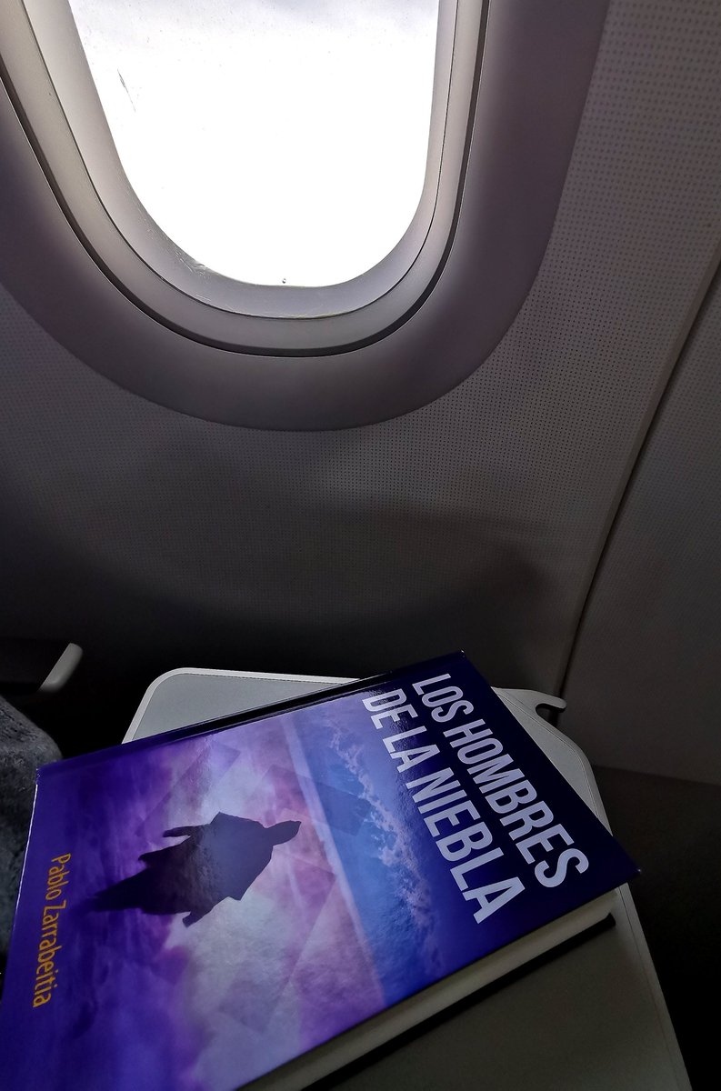 Hay libros que vuelan y te hacen volar. Enhorabuena <a href="/mundoparacontar/">Pablo Zarrabeitia</a> por esta segunda entrega. Lo he leído con con un folio en blanco y un boli al lado. He aprendido muchísimo contigo y leyéndolo. Gracias!

Recomendación para el #DiadelLibro2022