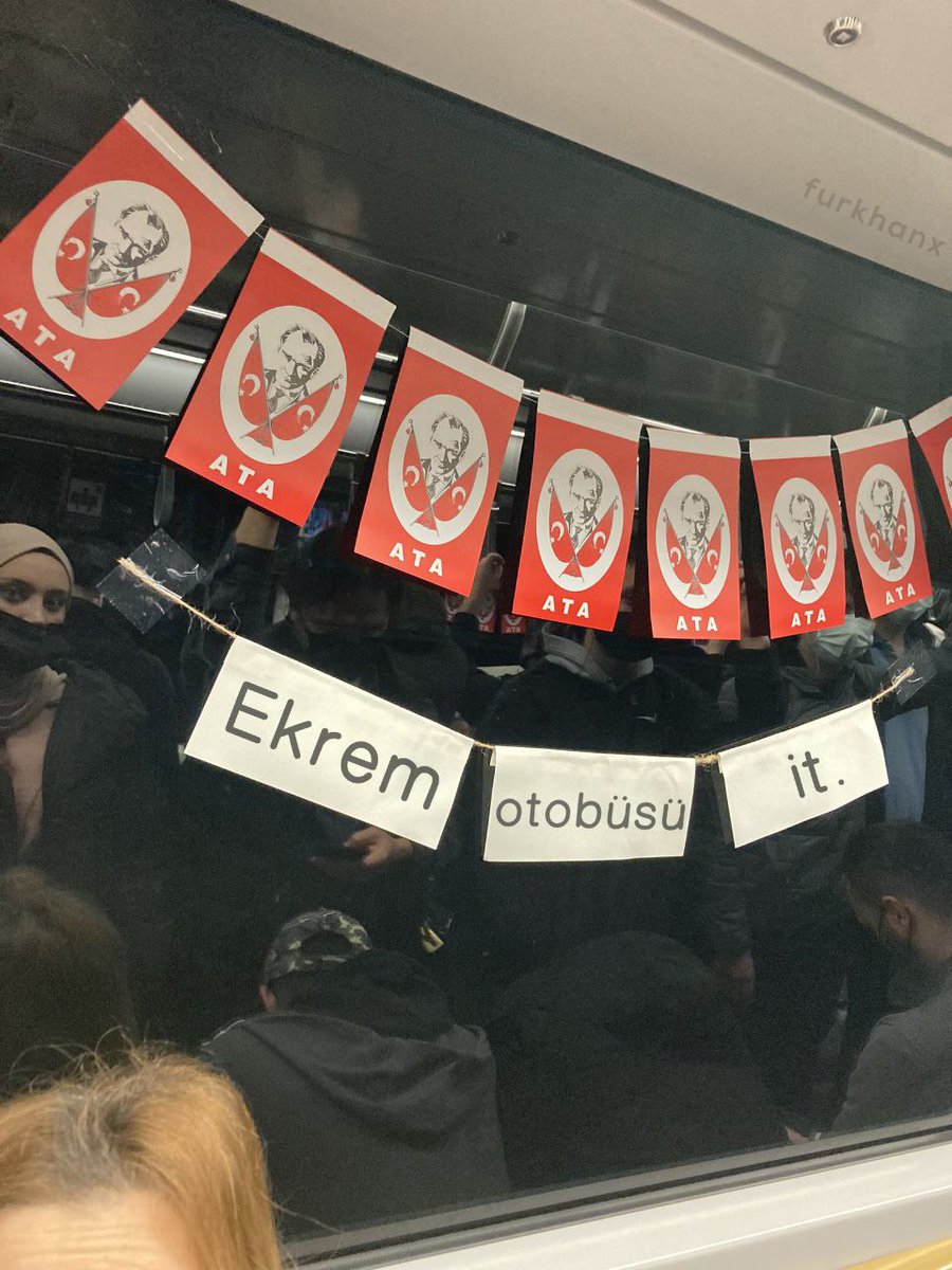 slmhktn's tweet photo. Seçmenini mutlu etmek için proje üretmek yerine şov yapan İmamoğlu, sosyal medyada dalga konusu oldu. https://t.co/1iTaoyqXKY